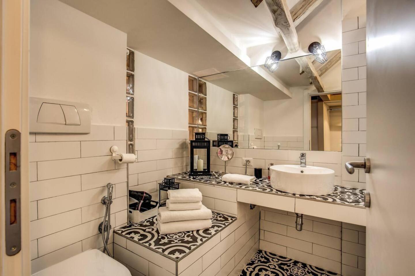 Attic With Terrace By Trevi Fountain Apartment โรม ภายนอก รูปภาพ